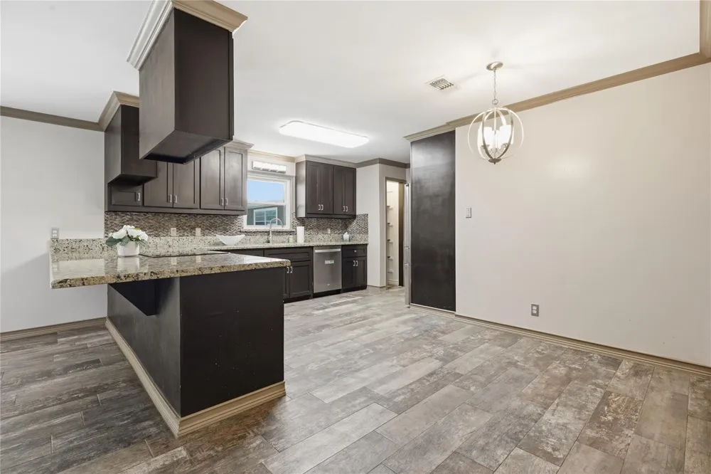 4215 County Road 182 Alvin, TX 77511
