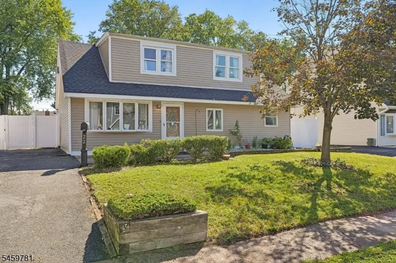 22 Sturgis Rd Edison, NJ 08817