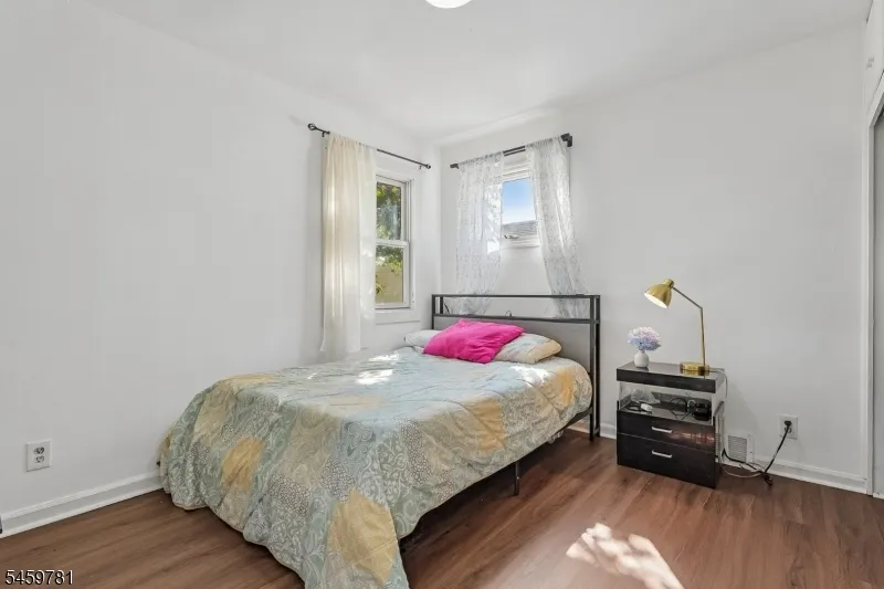22 Sturgis Rd Edison, NJ 08817