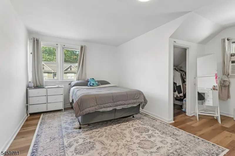 22 Sturgis Rd Edison, NJ 08817