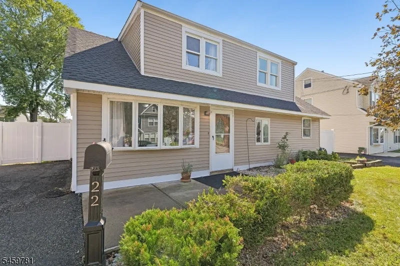 22 Sturgis Rd Edison, NJ 08817