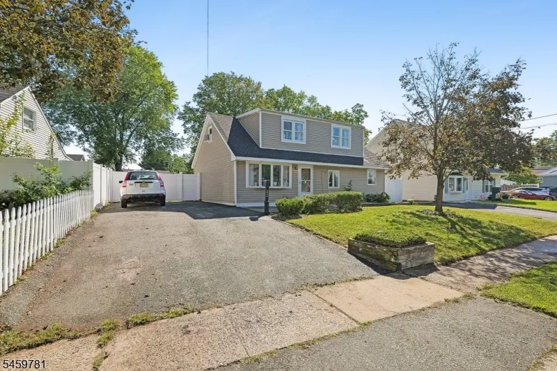 22 Sturgis Rd Edison, NJ 08817