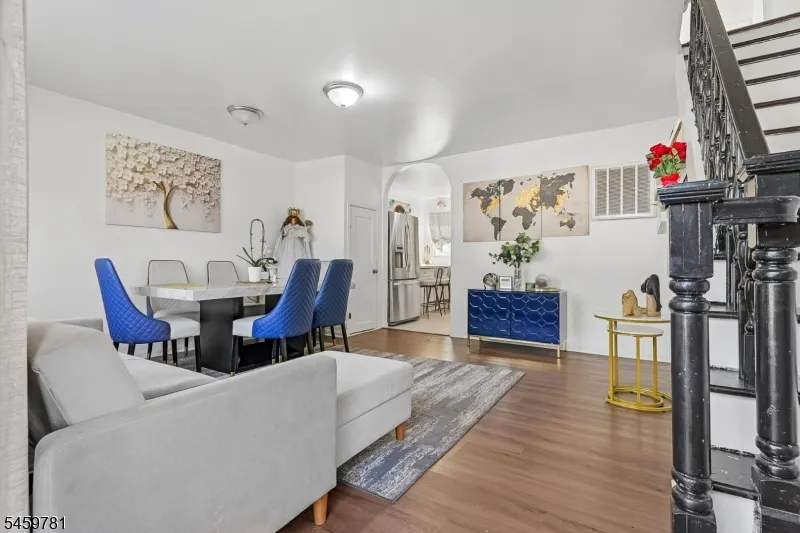 22 Sturgis Rd Edison, NJ 08817