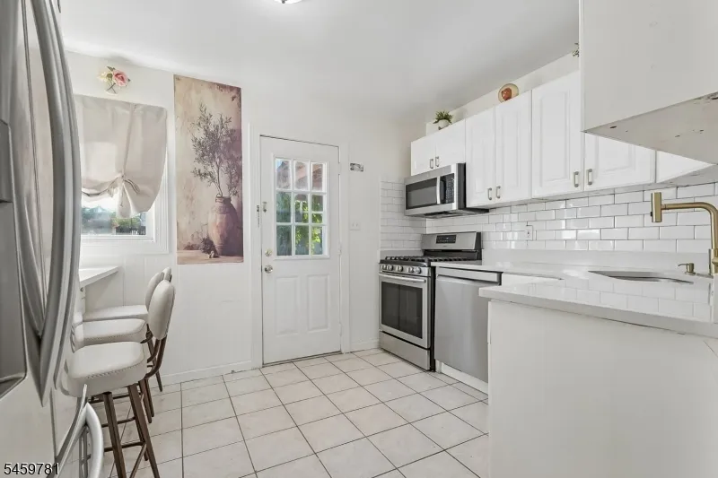 22 Sturgis Rd Edison, NJ 08817
