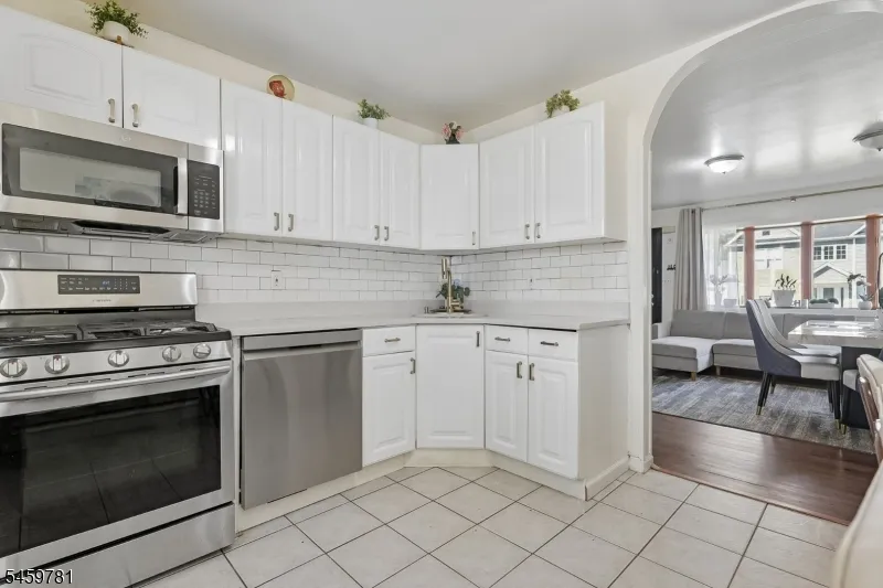 22 Sturgis Rd Edison, NJ 08817