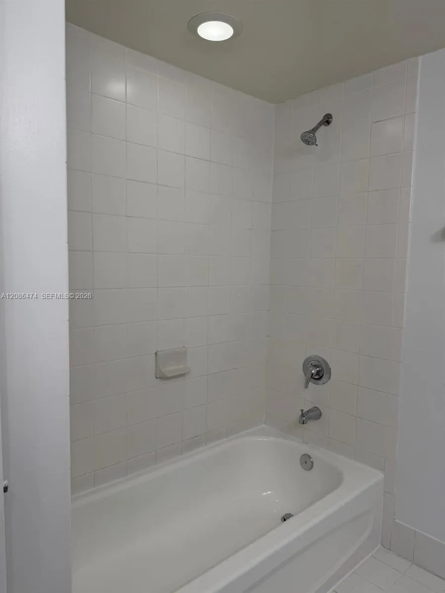 36 NW 6th Ave #908 Miami, FL 33128