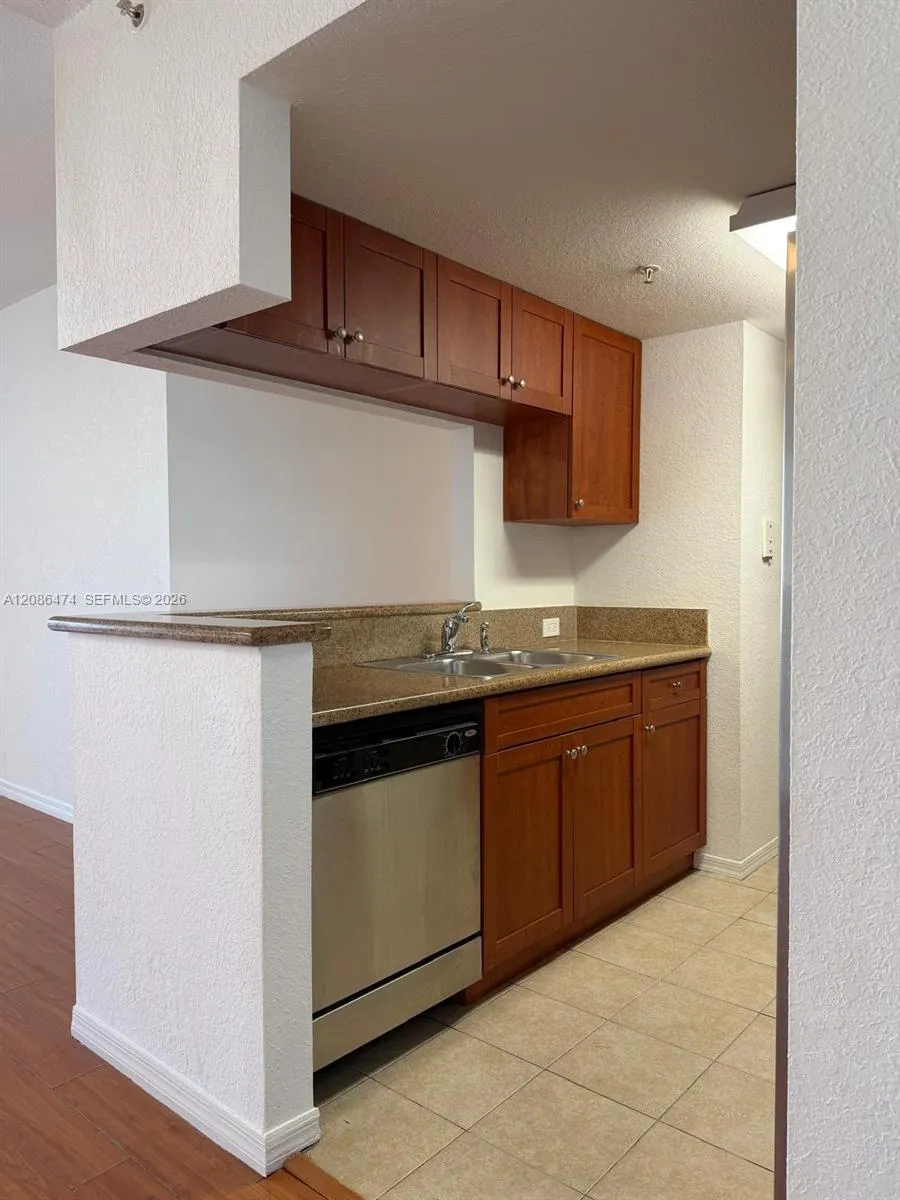 36 NW 6th Ave #908 Miami, FL 33128