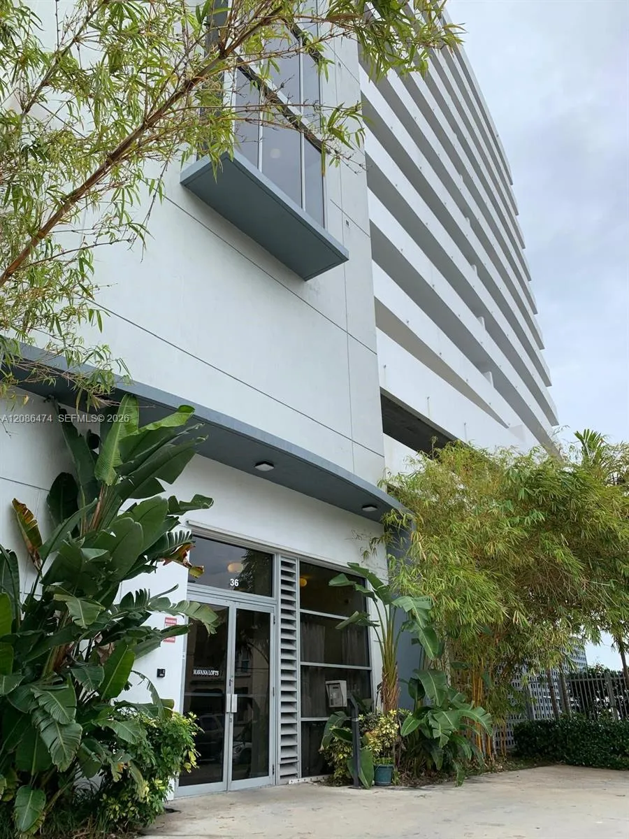 36 NW 6th Ave #908 Miami, FL 33128