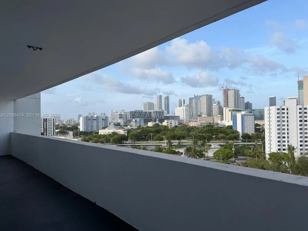 36 NW 6th Ave #908 Miami, FL 33128