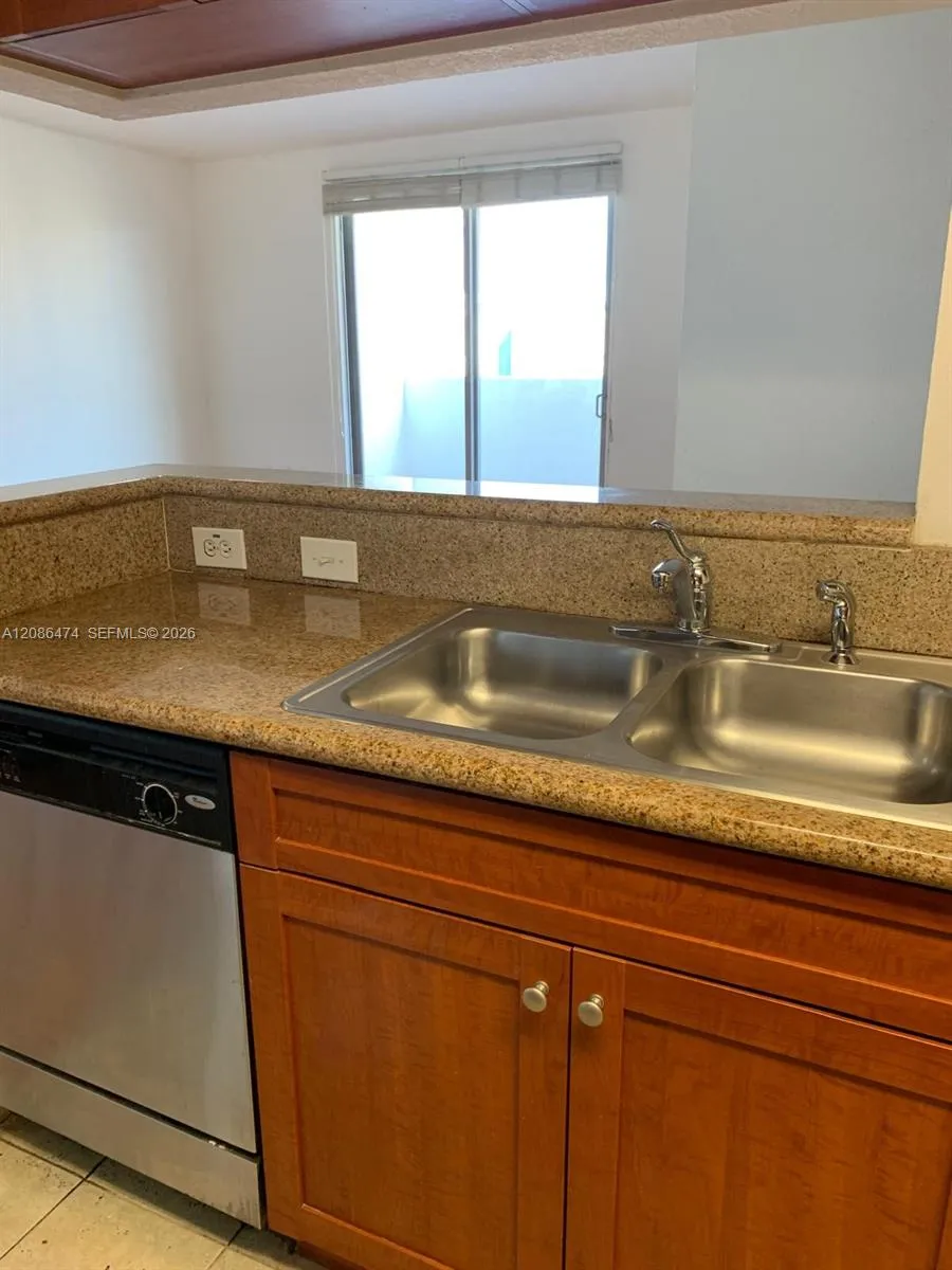 36 NW 6th Ave #908 Miami, FL 33128