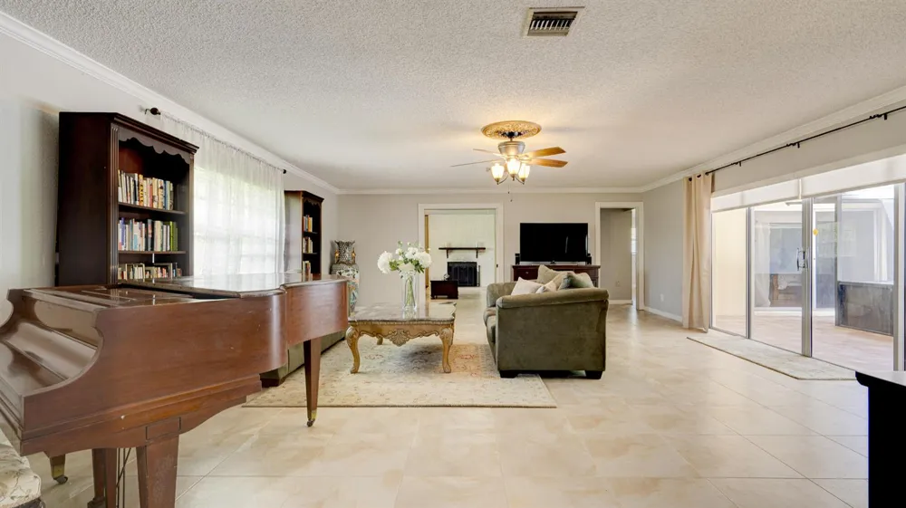 1616 E ROAD Loxahatchee, FL 33470