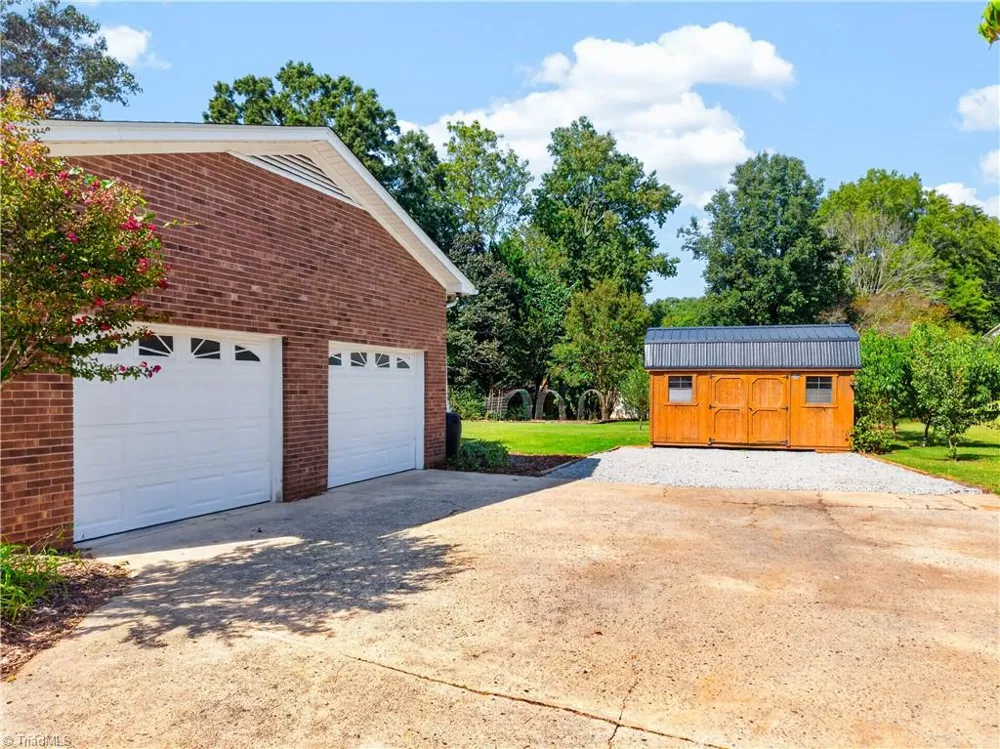 3936 Creekview Drive Trinity, NC 27370