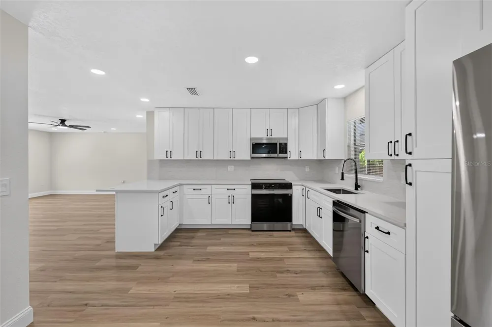 6029 CHRISTINA DRIVE E Lakeland, FL 33813