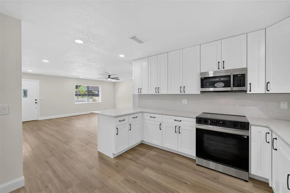 6029 CHRISTINA DRIVE E Lakeland, FL 33813