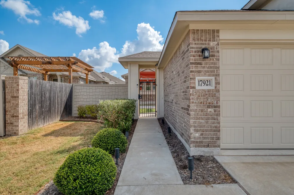 17921 Lungo Street Pflugerville, TX 78660