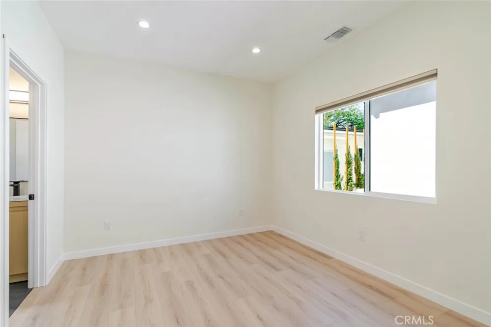 11939 Burton North Hollywood, CA 91605