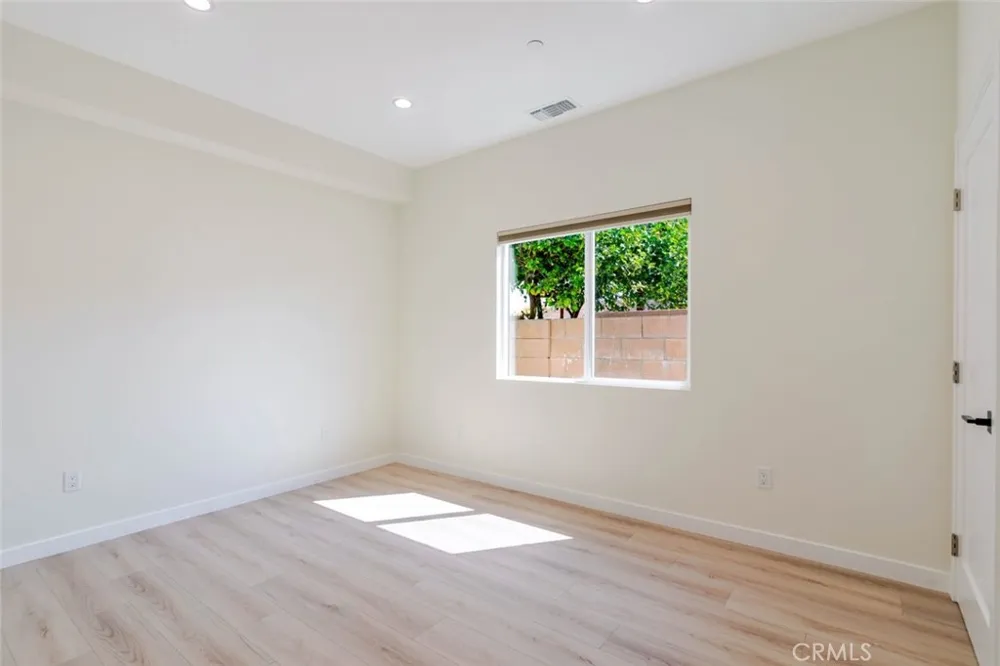 11939 Burton North Hollywood, CA 91605