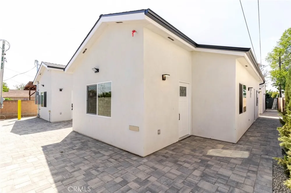 11939 Burton North Hollywood, CA 91605