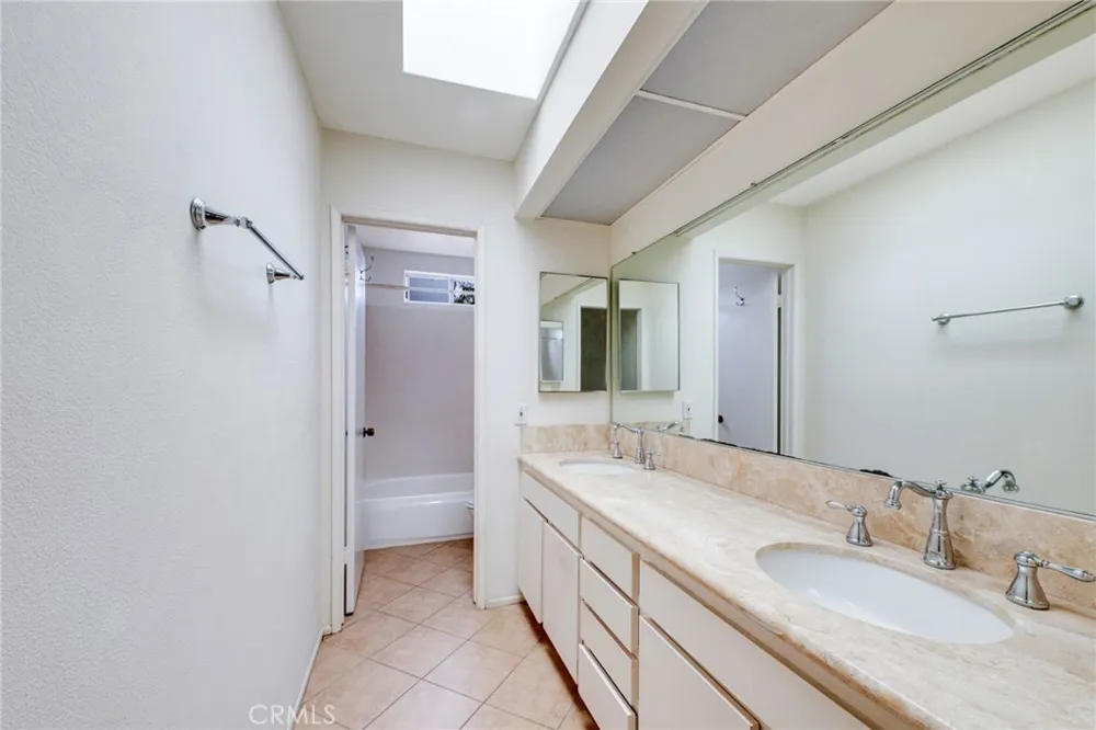 11786 Moorpark Street #F Studio City, CA 91604