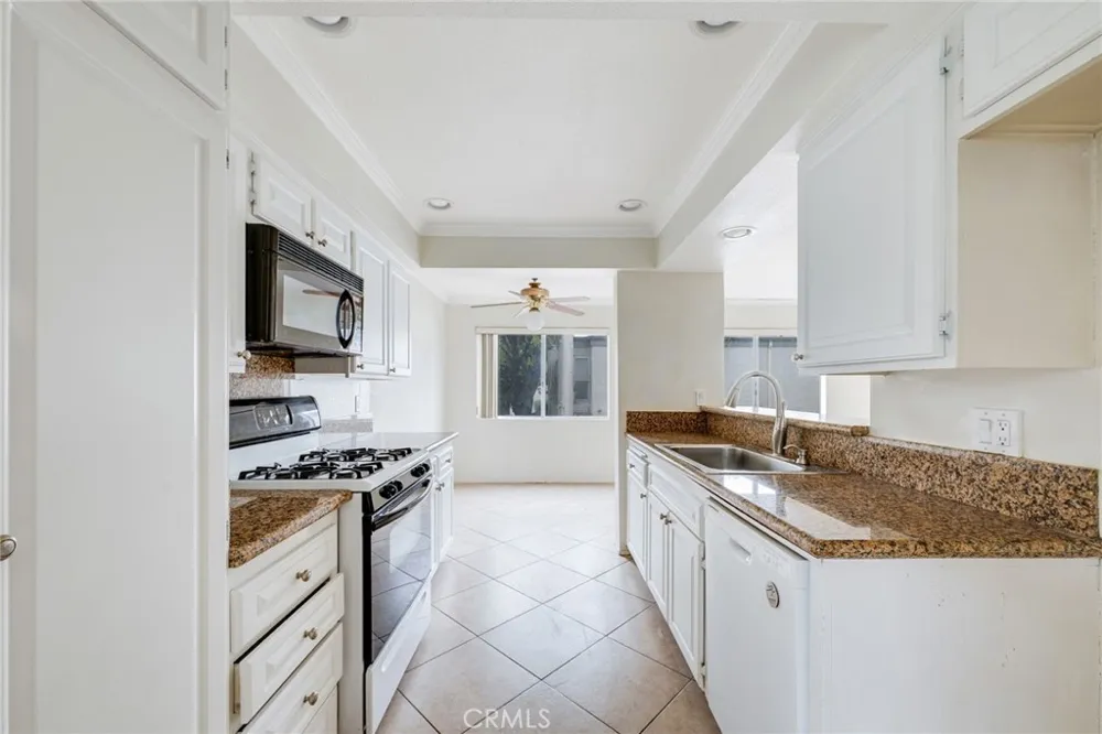 11786 Moorpark Street #F Studio City, CA 91604