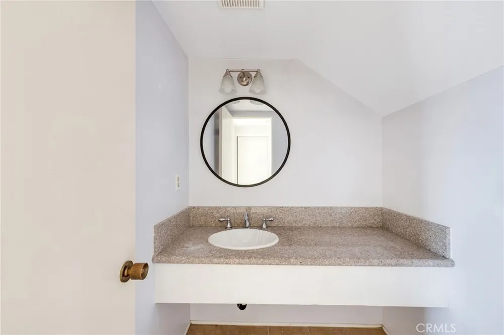 11786 Moorpark Street #F Studio City, CA 91604