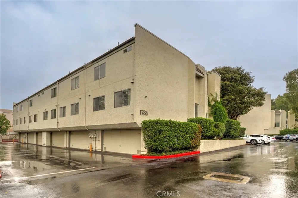 11786 Moorpark Street #F Studio City, CA 91604