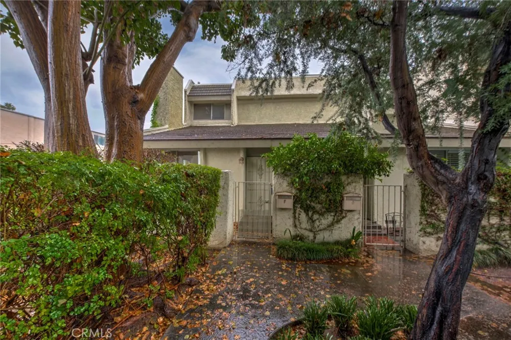 11786 Moorpark Street #F Studio City, CA 91604