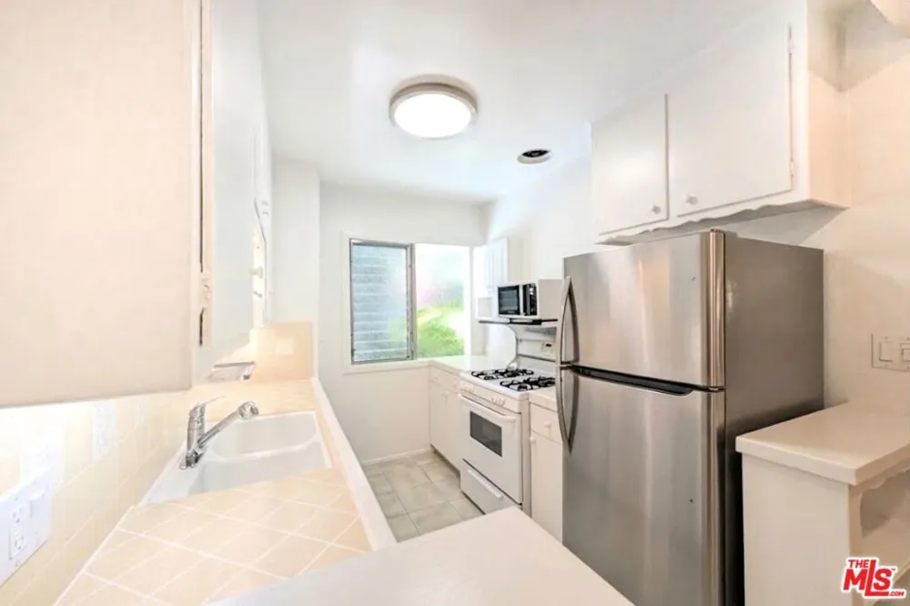 1037 11th Street #3 Santa Monica, CA 90403