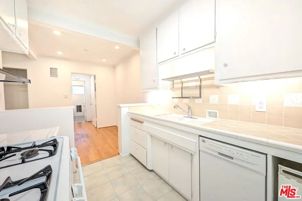1037 11th Street #3 Santa Monica, CA 90403