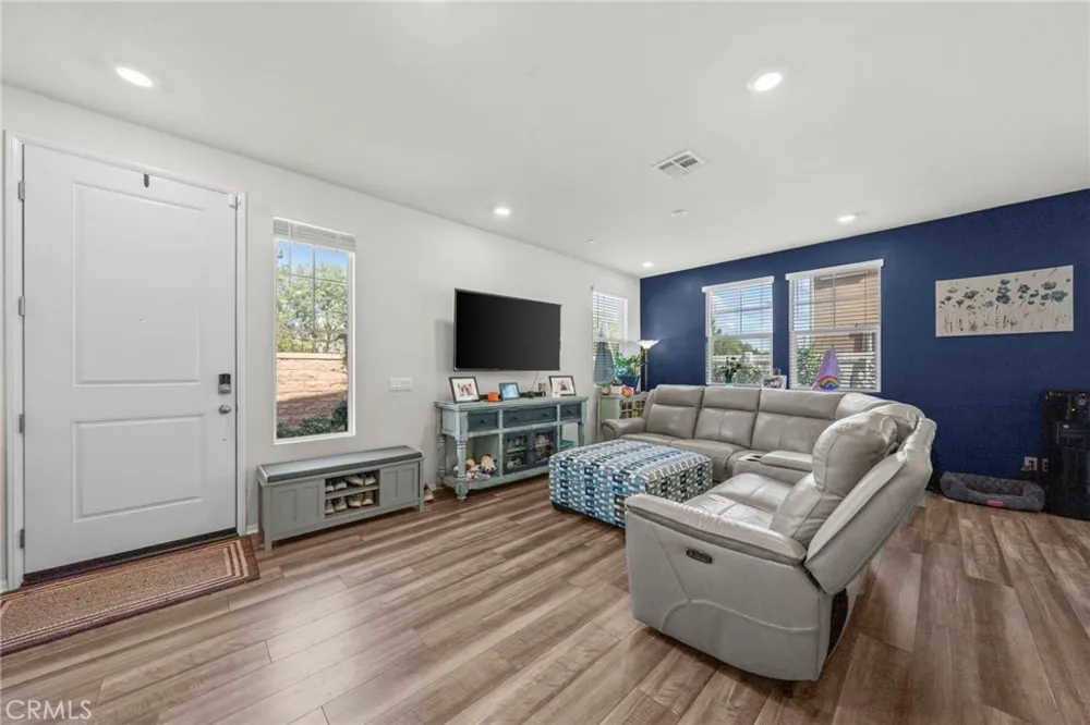 40512 Birchfield Temecula, CA 92591