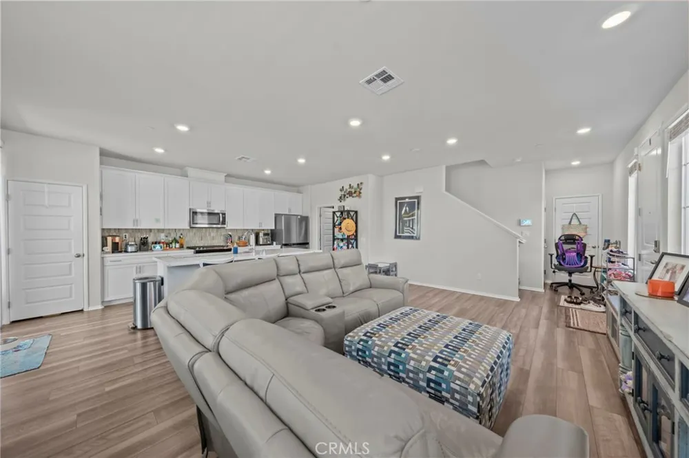40512 Birchfield Temecula, CA 92591