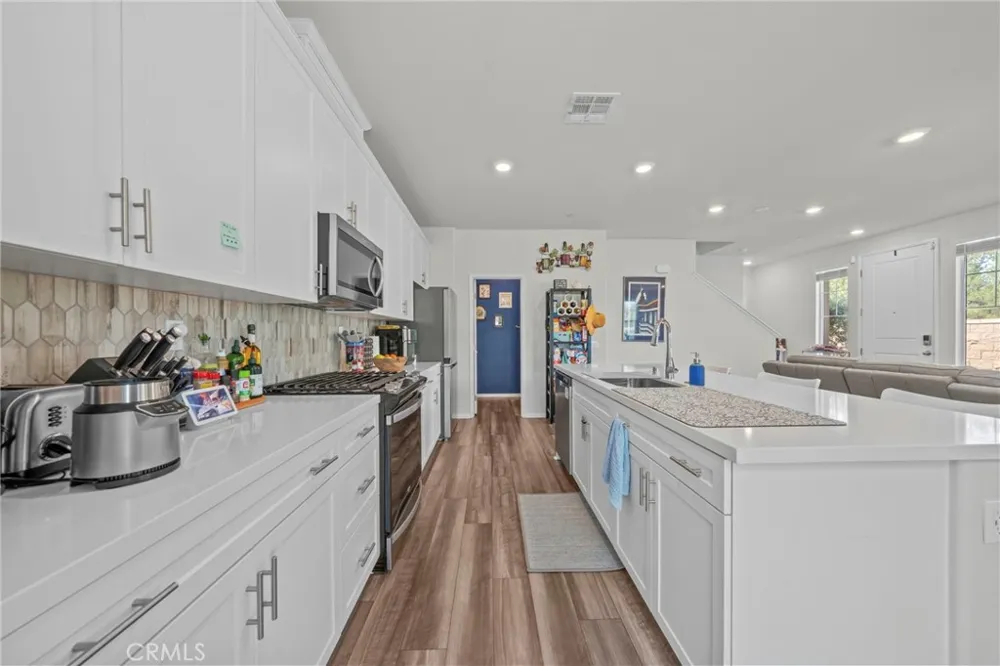 40512 Birchfield Temecula, CA 92591