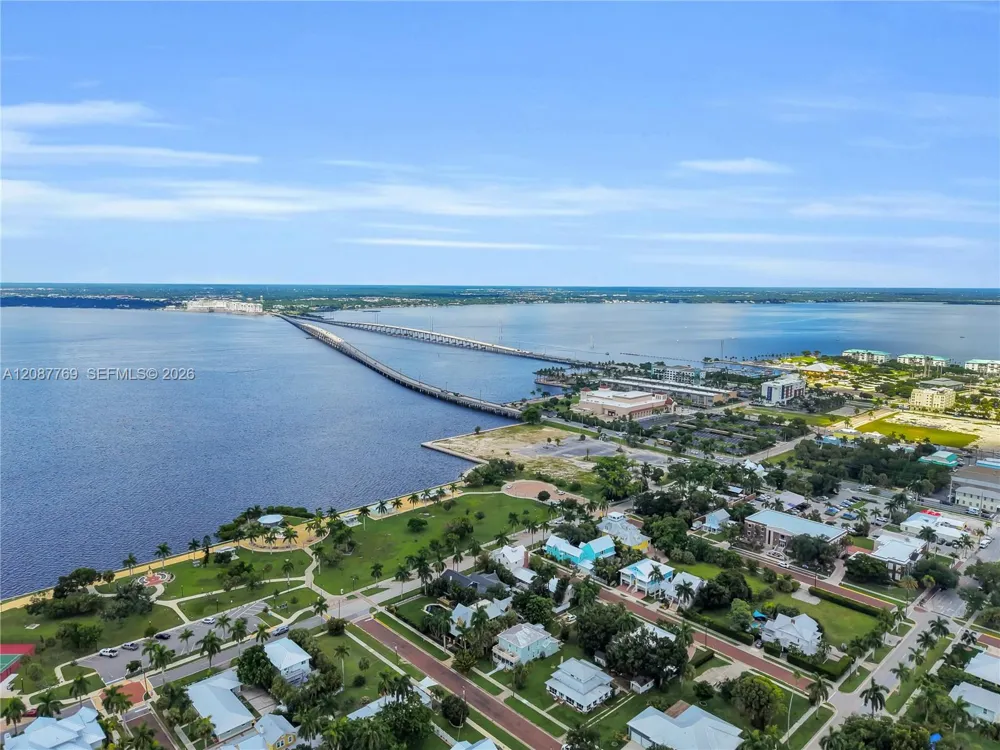 214 W Grace ST Other City - In The State Of Florida, FL 33950