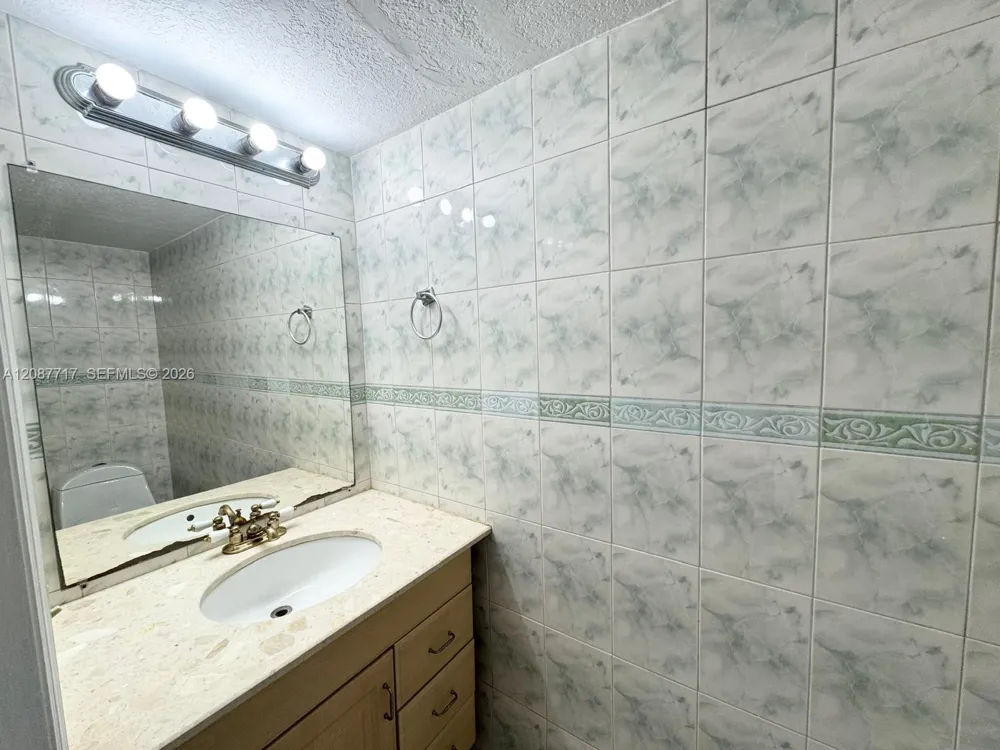 8600 SW 109th Ave #4-202 Miami, FL 33173