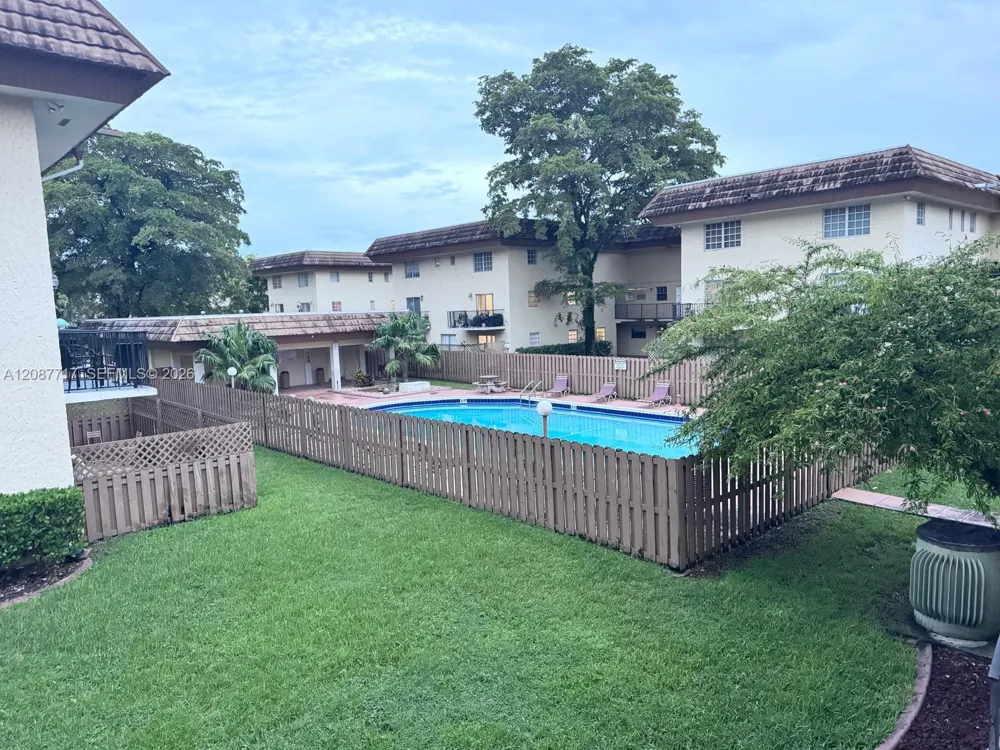 8600 SW 109th Ave #4-202 Miami, FL 33173