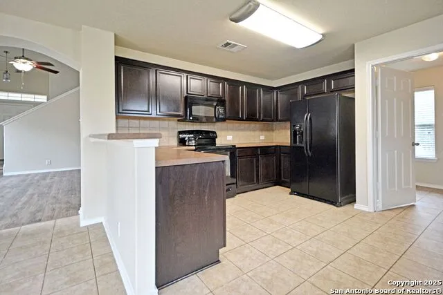 2121 SINCLAIR DR New Braunfels, TX 78130