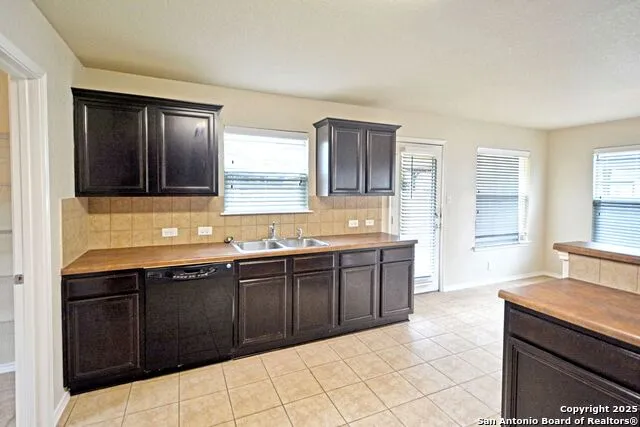 2121 SINCLAIR DR New Braunfels, TX 78130