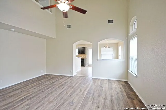 2121 SINCLAIR DR New Braunfels, TX 78130
