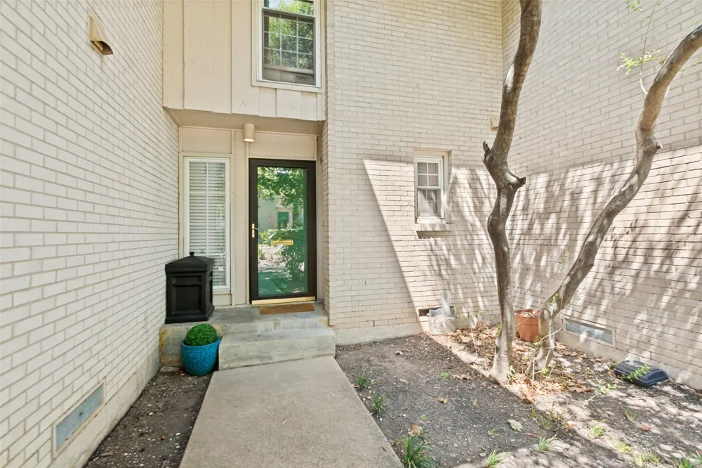 966 S Weatherred Drive Richardson, TX 75080