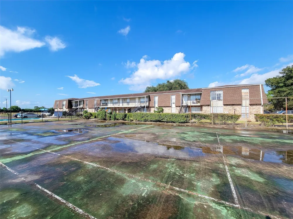 5252 Twin City Highway #448 Groves, TX 77619