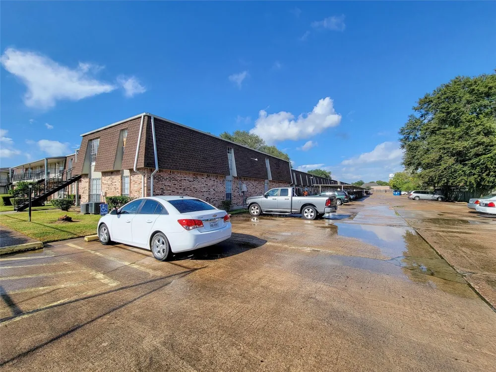 5252 Twin City Highway #448 Groves, TX 77619