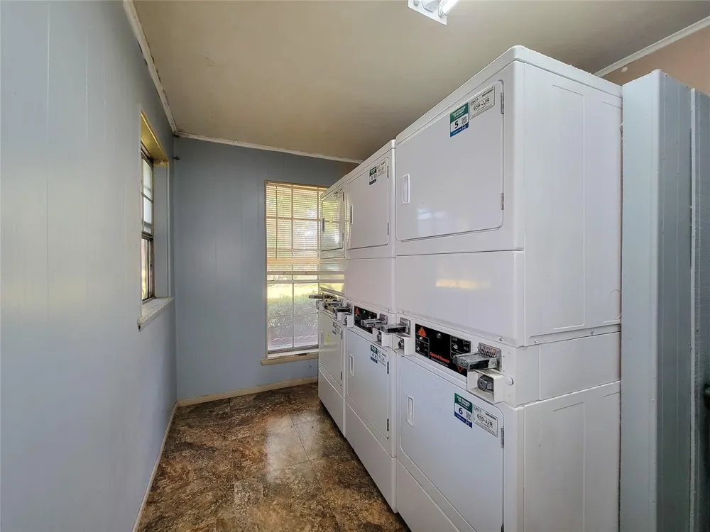5252 Twin City Highway #448 Groves, TX 77619