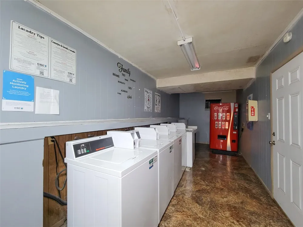 5252 Twin City Highway #448 Groves, TX 77619