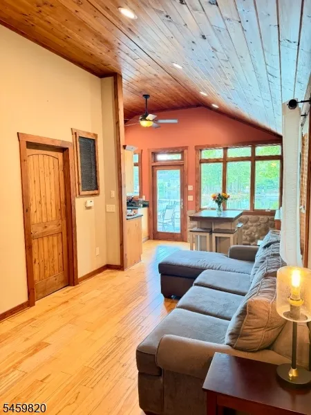 83 Sunset Trl Denville, NJ 07834