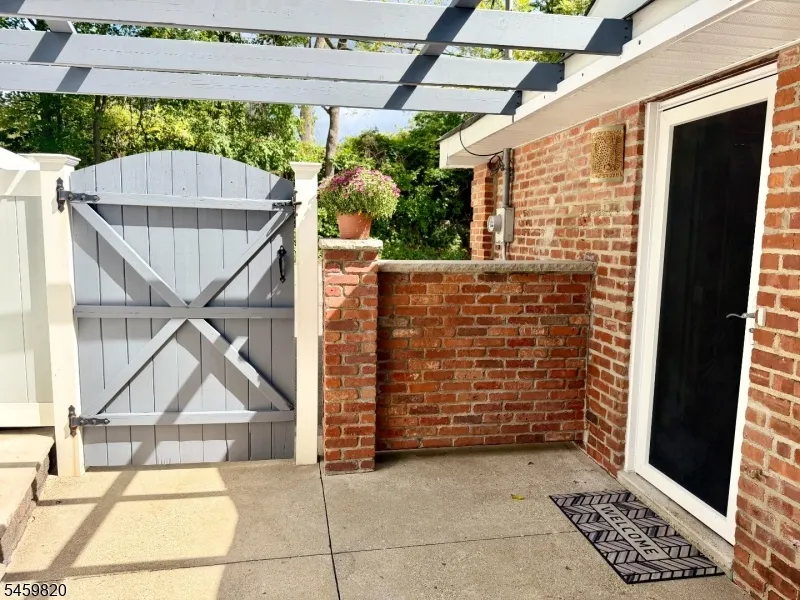 83 Sunset Trl Denville, NJ 07834