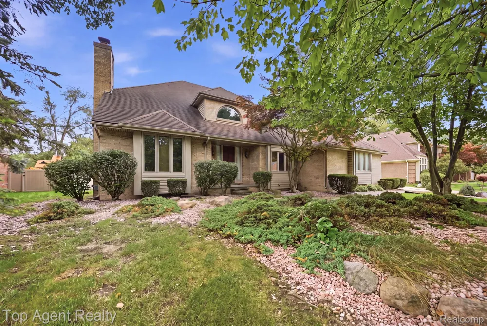 5045 Shady Creek Drive Troy City, MI 48085