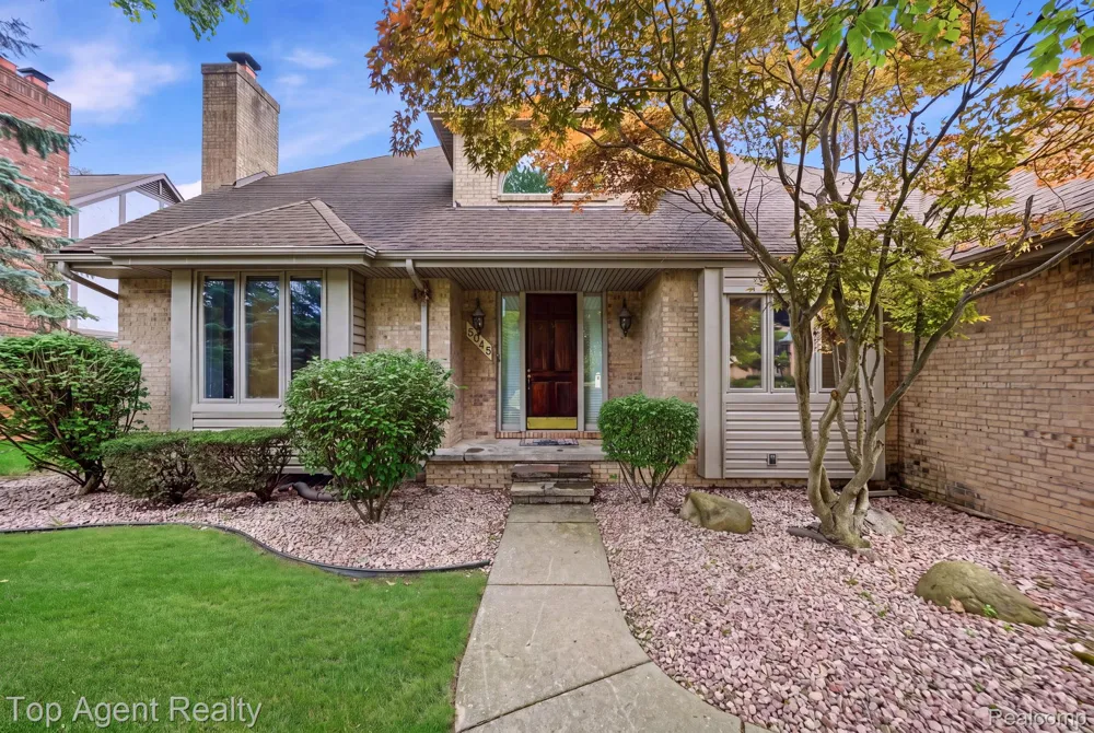 5045 Shady Creek Drive Troy City, MI 48085