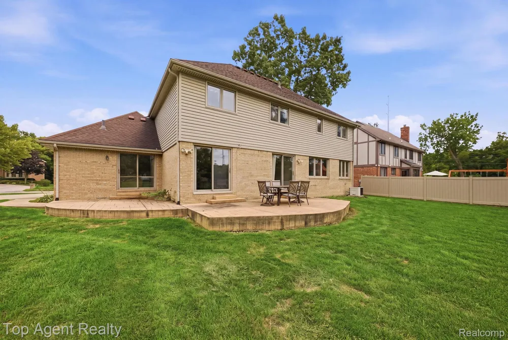 5045 Shady Creek Drive Troy City, MI 48085