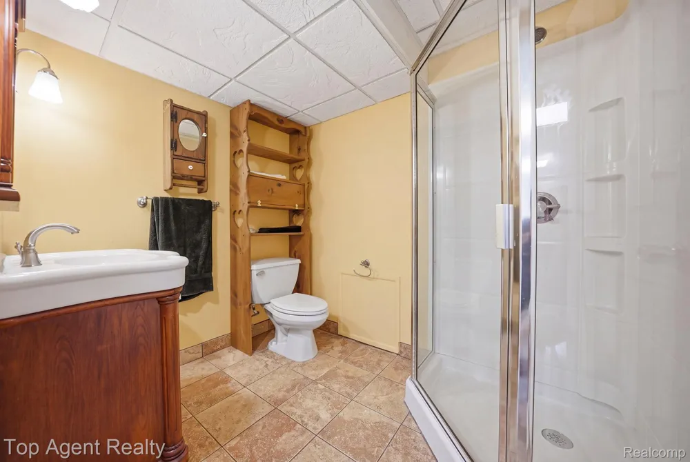 5045 Shady Creek Drive Troy City, MI 48085