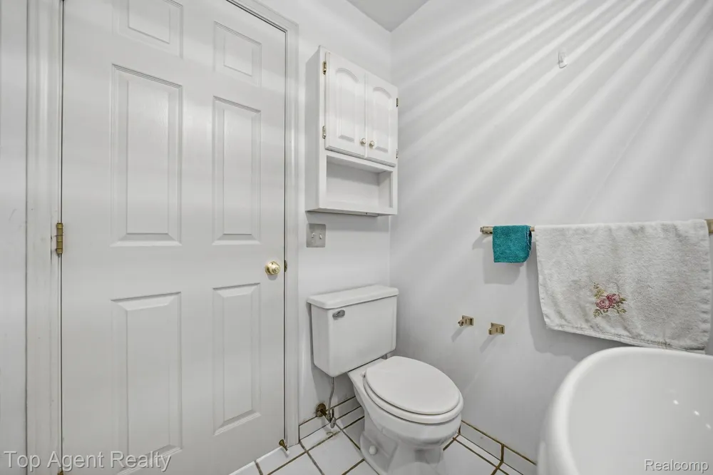5045 Shady Creek Drive Troy City, MI 48085